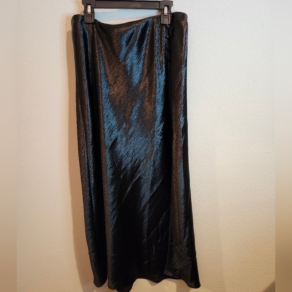 Victoria's Secret Black Side Slit Button‎ Detail Satin Midi Skirt Size Large NWT - Picture 9 of 9